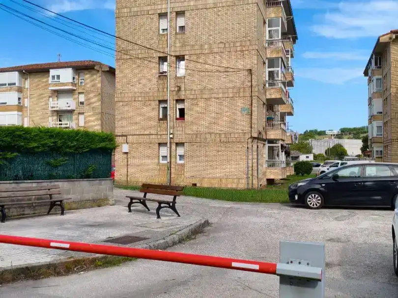 Parking de Piso en venta en Torrelavega  con Balcón