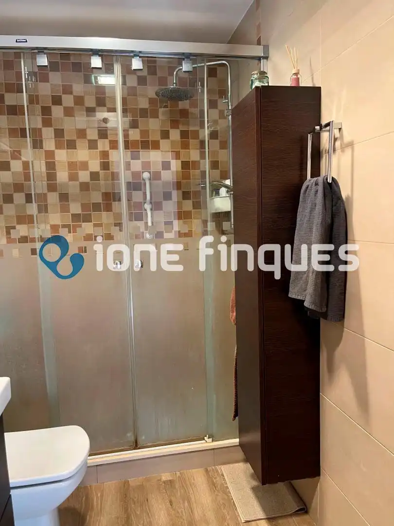 Badezimmer von Wohnung zum Verkauf in Terrassa mit Heizung, Balkon und Internet