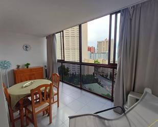 Dormitori de Apartament de lloguer en Benidorm amb Aire condicionat i Terrassa