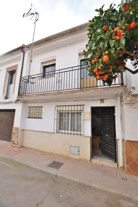 Reihenhaus mit Terrasse zum Verkauf in Calle Antonio Ordóñez 75, imagen 2