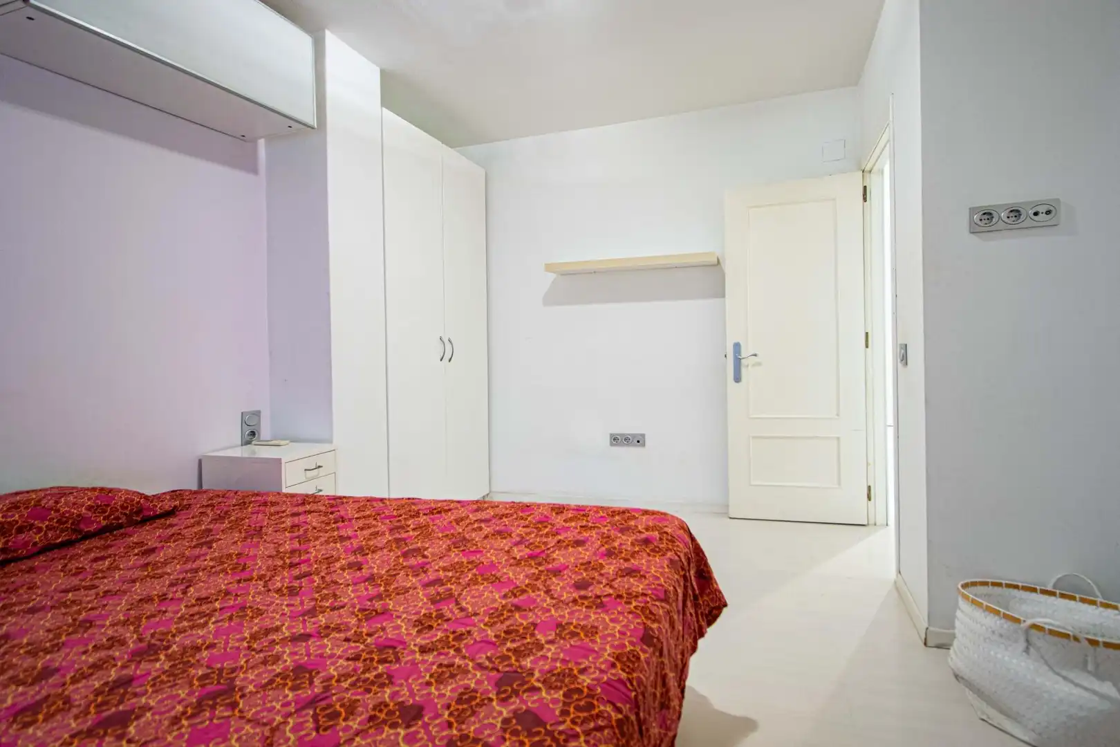 Schlafzimmer von Erdgeschoss zum Verkauf in Sevilla mit Klimaanlage, Terrasse und Möbliert