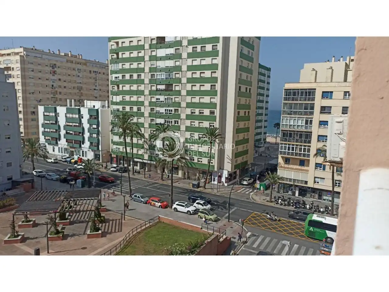 Vista exterior de Pis de lloguer en Cádiz amb Aire condicionat, Terrassa i Moblat