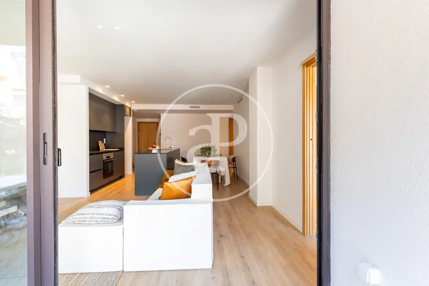 Living room of Flat for sale in Sant Cugat del Vallès  with Air Conditioner, Heating and Terrace