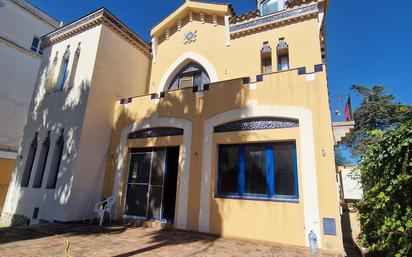 Exterior view of House or chalet for sale in Vilanova i la Geltrú  with Air Conditioner, Private garden and Terrace