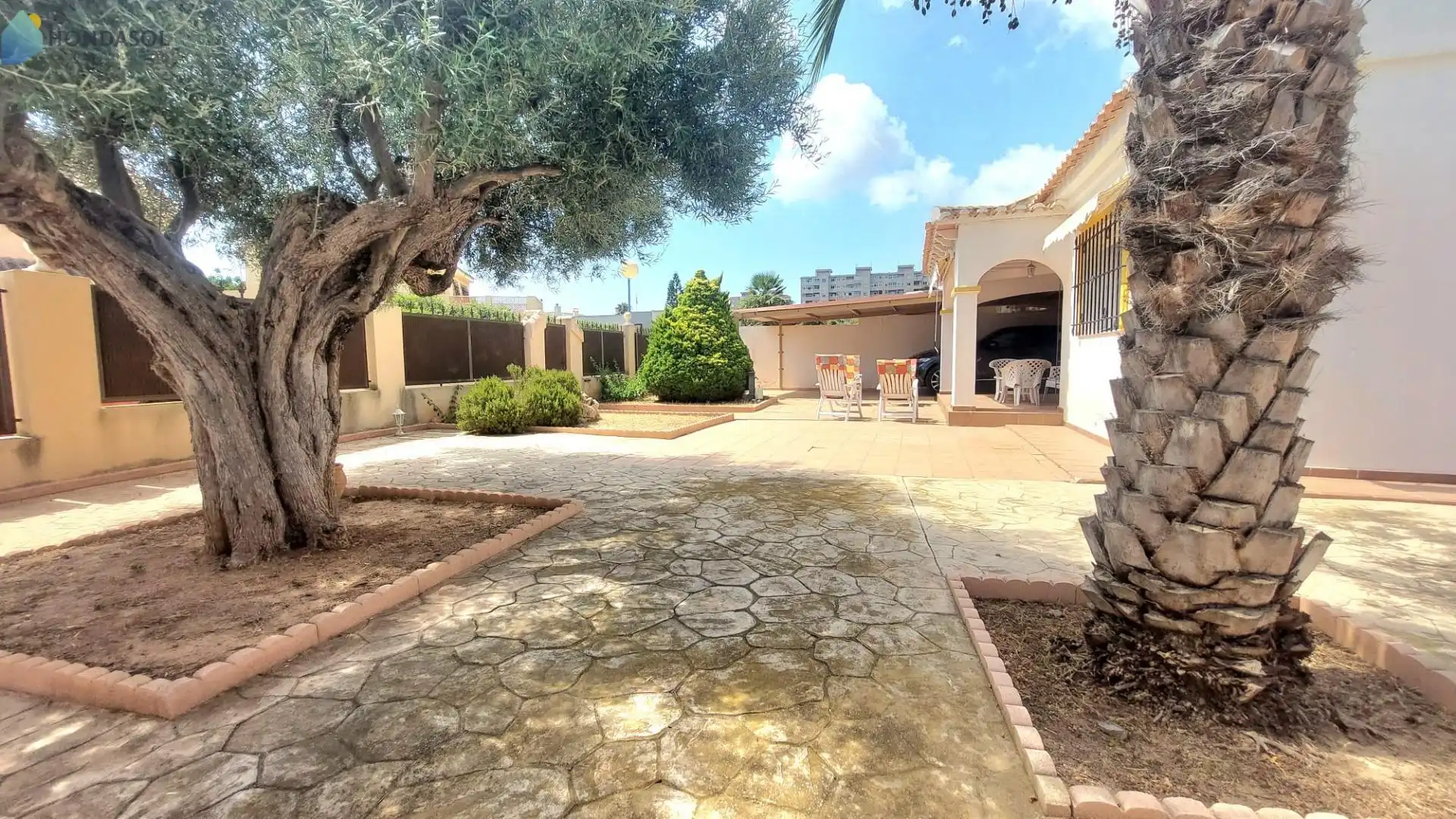 Vista exterior de Casa o xalet en venda en Cartagena amb Aire condicionat, Jardí privat i Terrassa