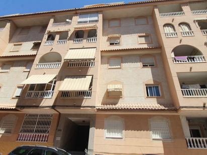 Vista exterior de Apartament en venda en Torrevieja amb Aire condicionat i Terrassa