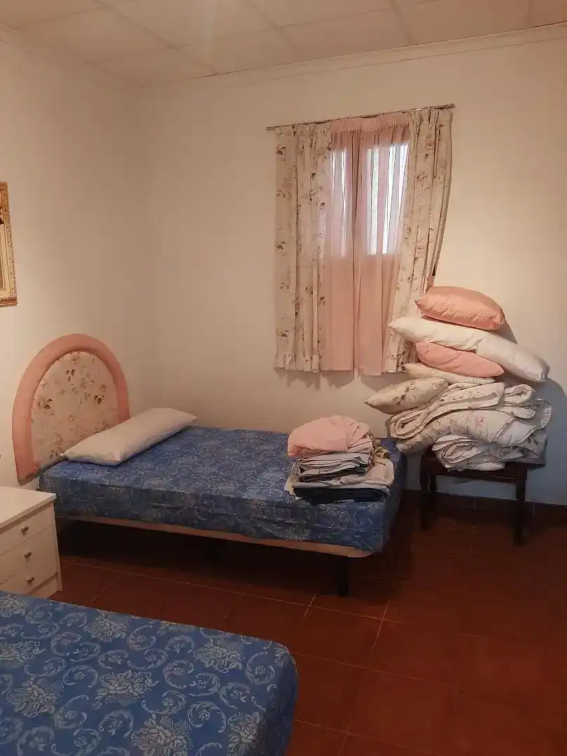 Schlafzimmer von Erdgeschoss zum Verkauf in Elche de la Sierra mit Möbliert, Ofen und Waschmaschine