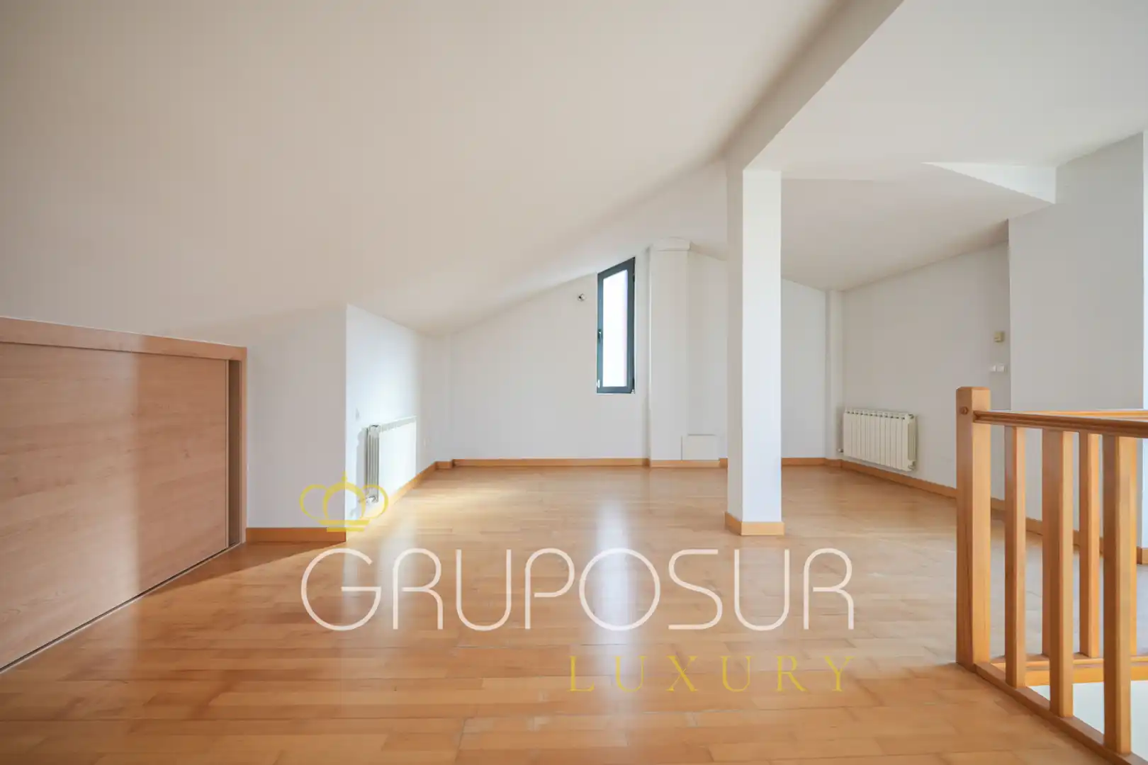 Sala d'estar de Casa adosada en venda en Valladolid amb Calefacció, Jardí privat i Parquet