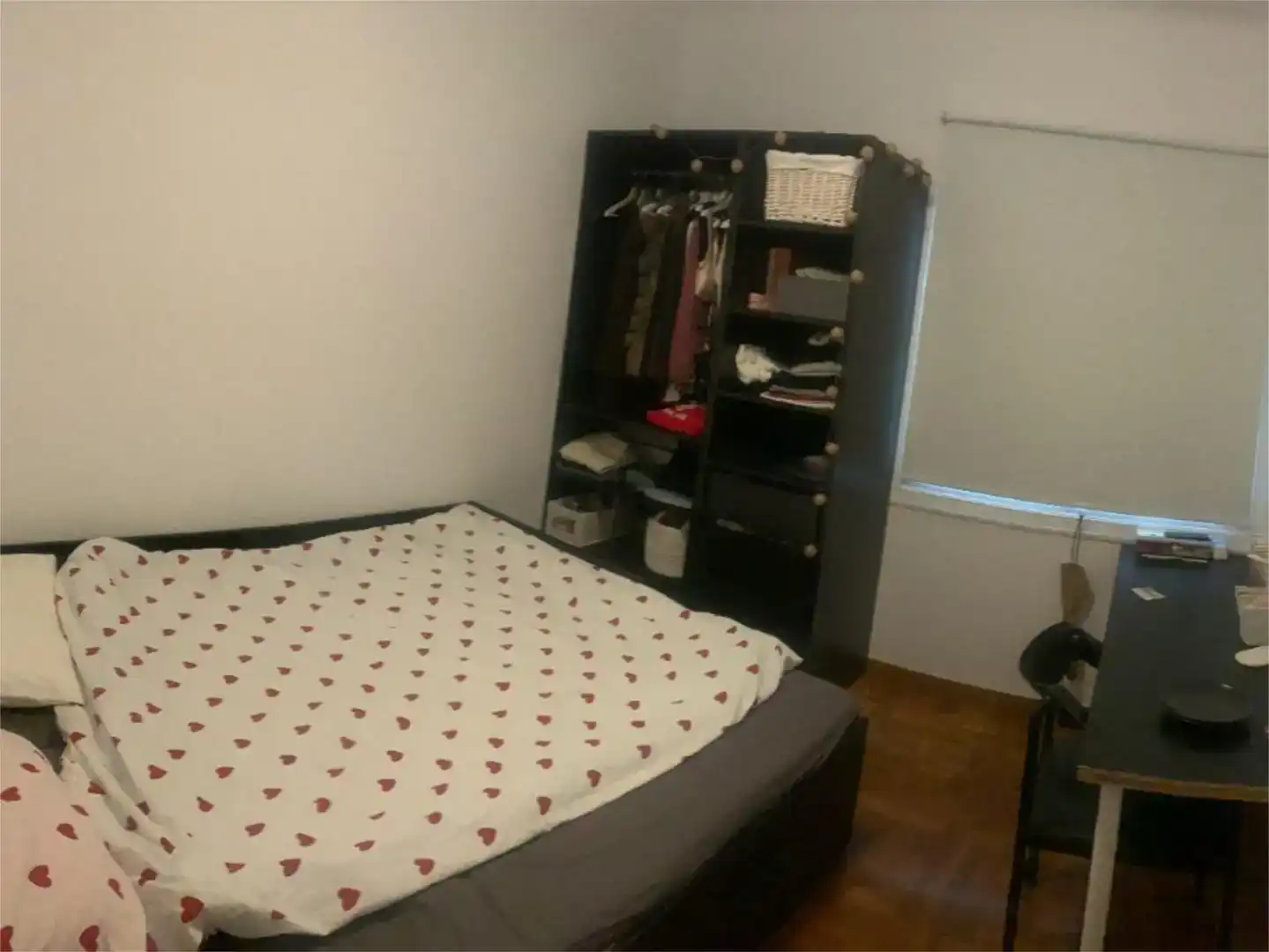 Dormitori de Àtic per a compartir en Barcelona amb Aire condicionat, Parquet i Moblat