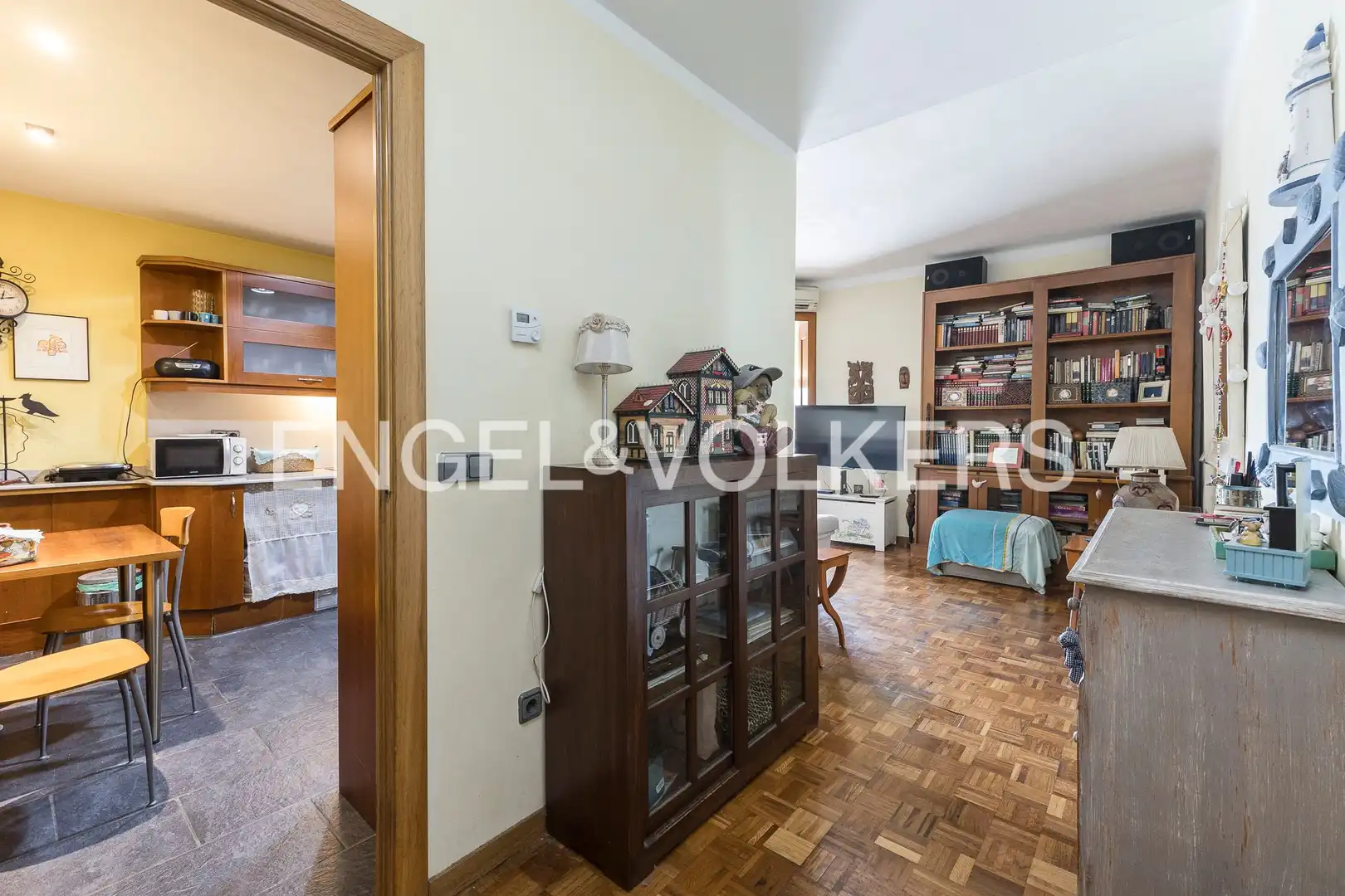 Flat for sale in Barcelona  with Air Conditioner, Heating and Parquet flooring