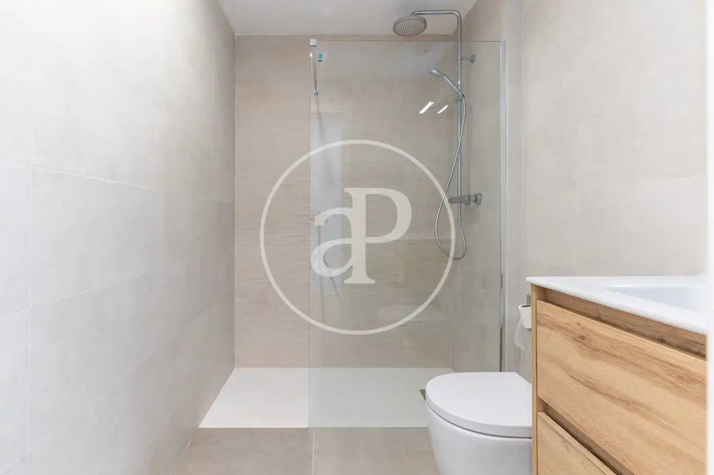 Bathroom of Flat for sale in Sant Cugat del Vallès  with Air Conditioner, Heating and Storage room
