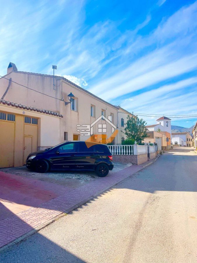 Vista exterior de Casa adosada en venda en Chirivel amb Calefacció