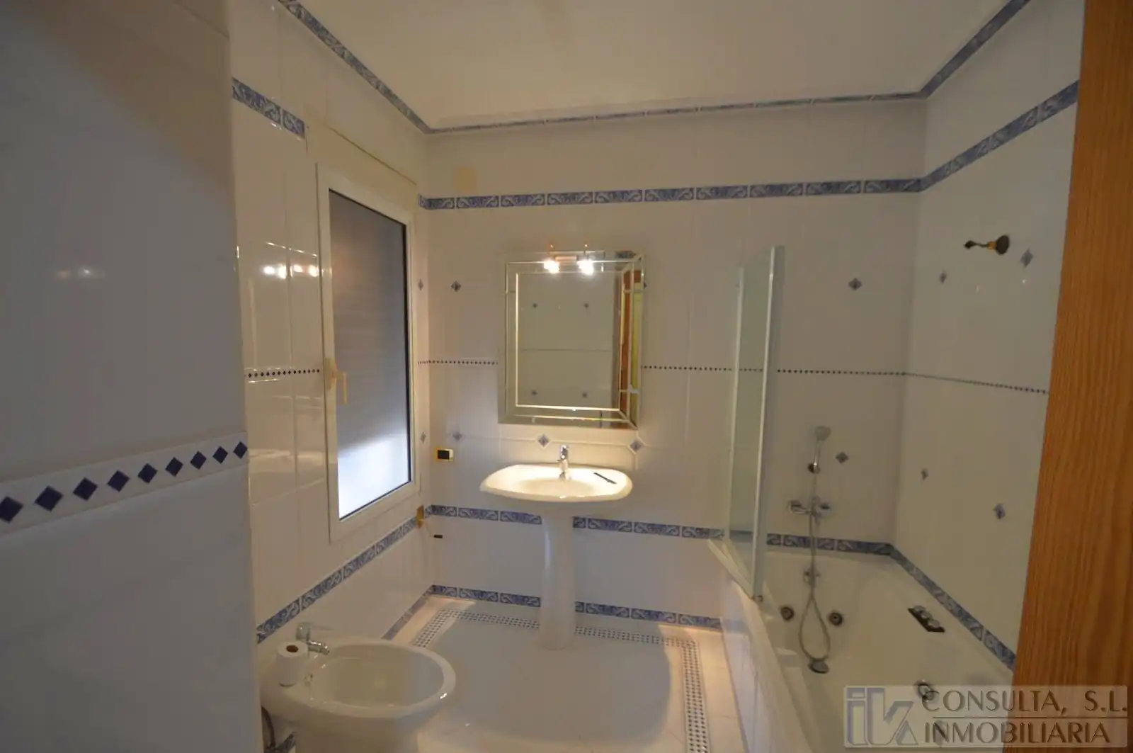 Bany de Casa o xalet en venda en Vinaròs amb Jardí privat, Terrassa i Piscina