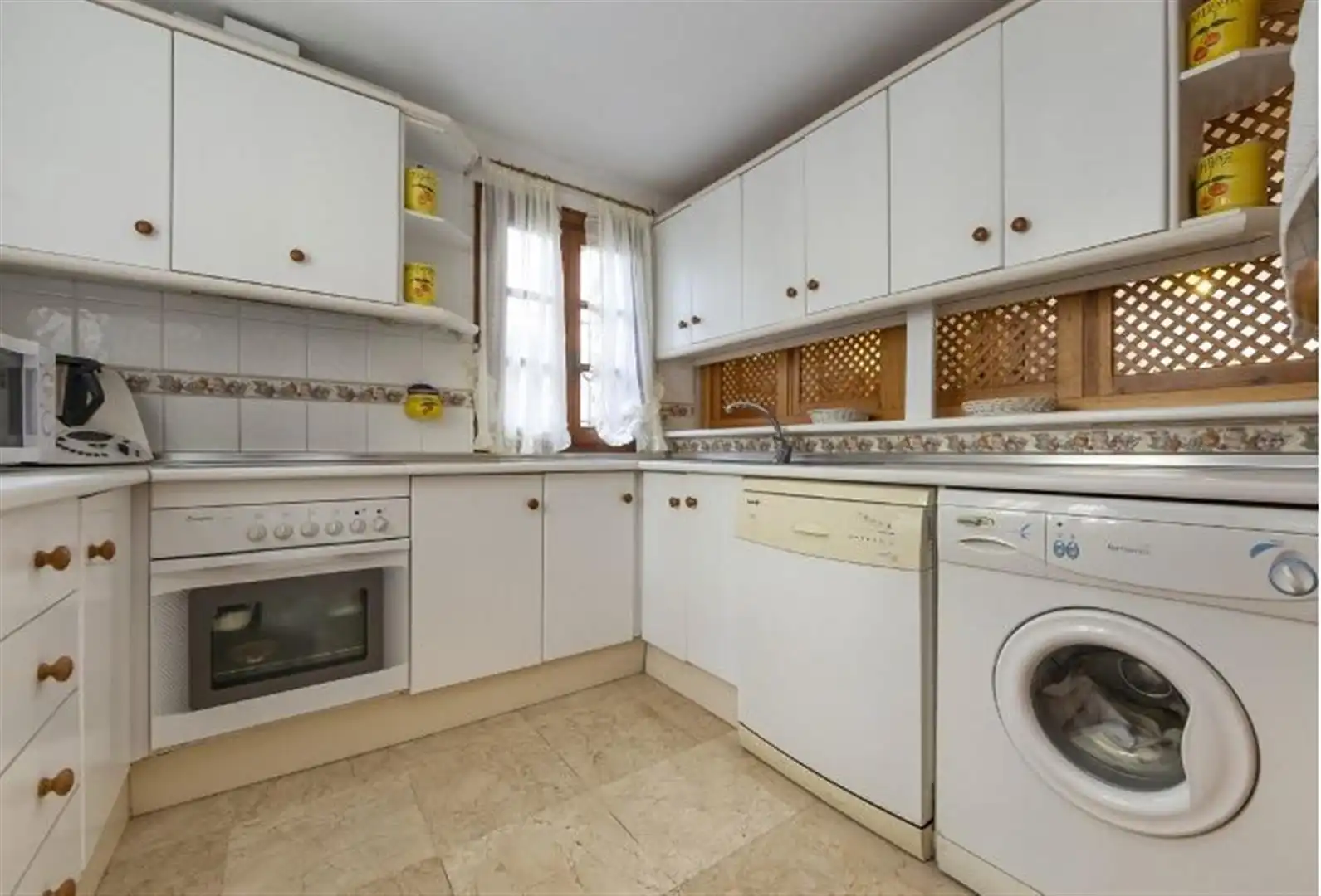 Kitchen of Detached homes for rent in Estepona  with Air Conditioner, Terrace and Swimming Pool