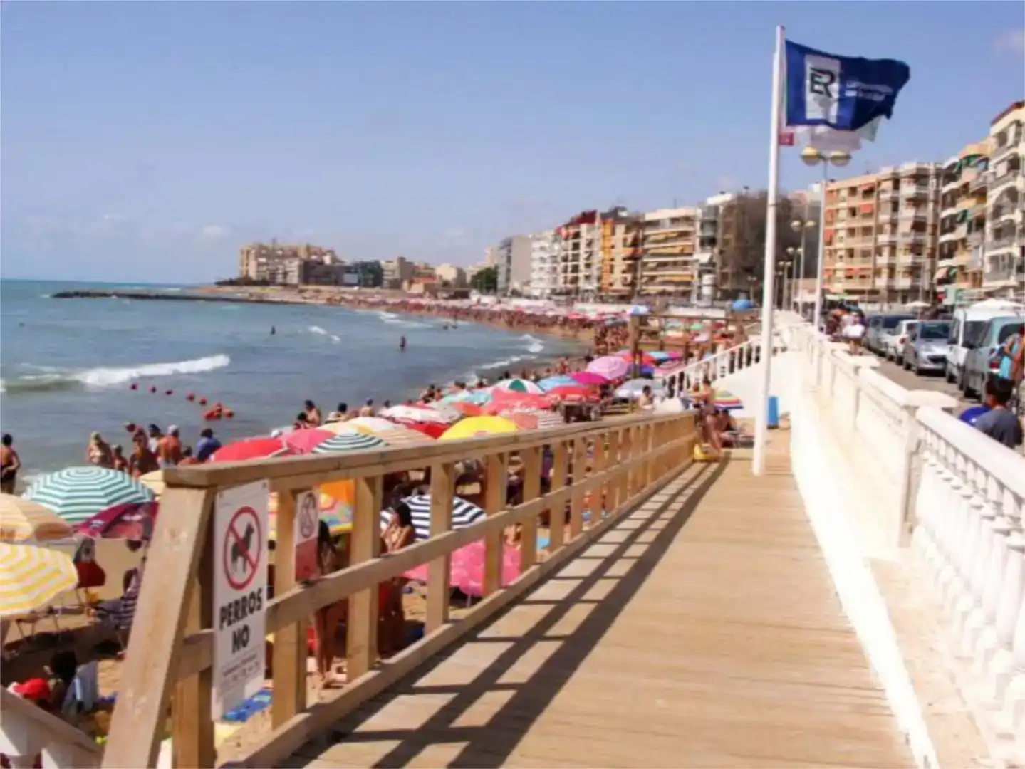 Außenansicht von Wohnungen zur Miete in Torrevieja mit Klimaanlage, Schwimmbad und Balkon