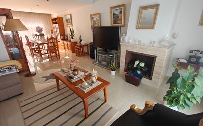 Sala d'estar de Casa adosada en venda en Premià de Dalt amb Aire condicionat, Calefacció i Jardí privat