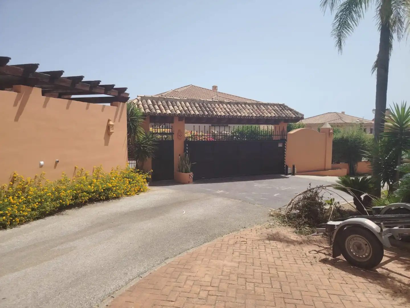 Vista exterior de Casa o xalet en venda en Mijas amb Calefacció, Jardí privat i Terrassa