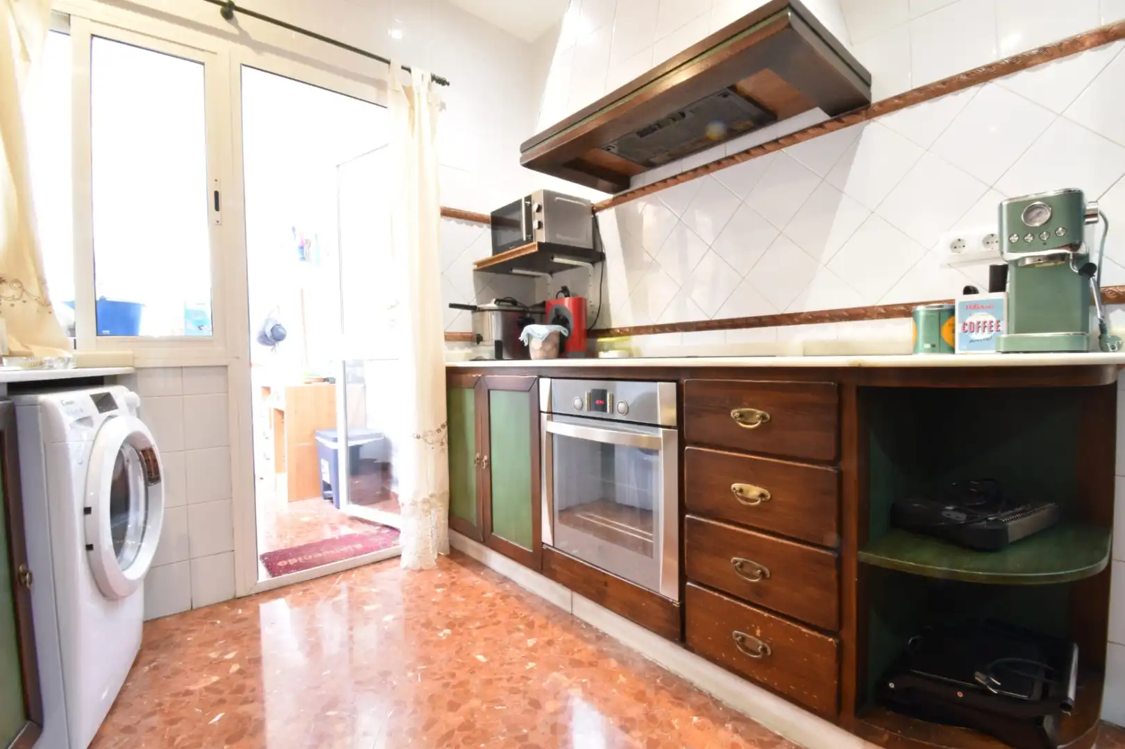Cuina de Casa adosada en venda en Alcalá de Guadaira amb Terrassa i Balcó