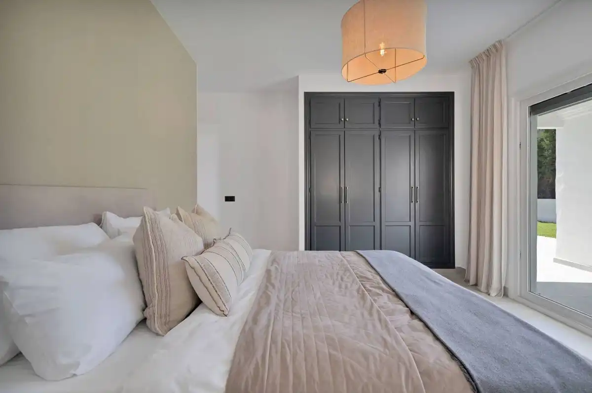 Habitación de Casa o chalet de alquiler en Estepona con Aire acondicionado, Jardín privado y Terraza