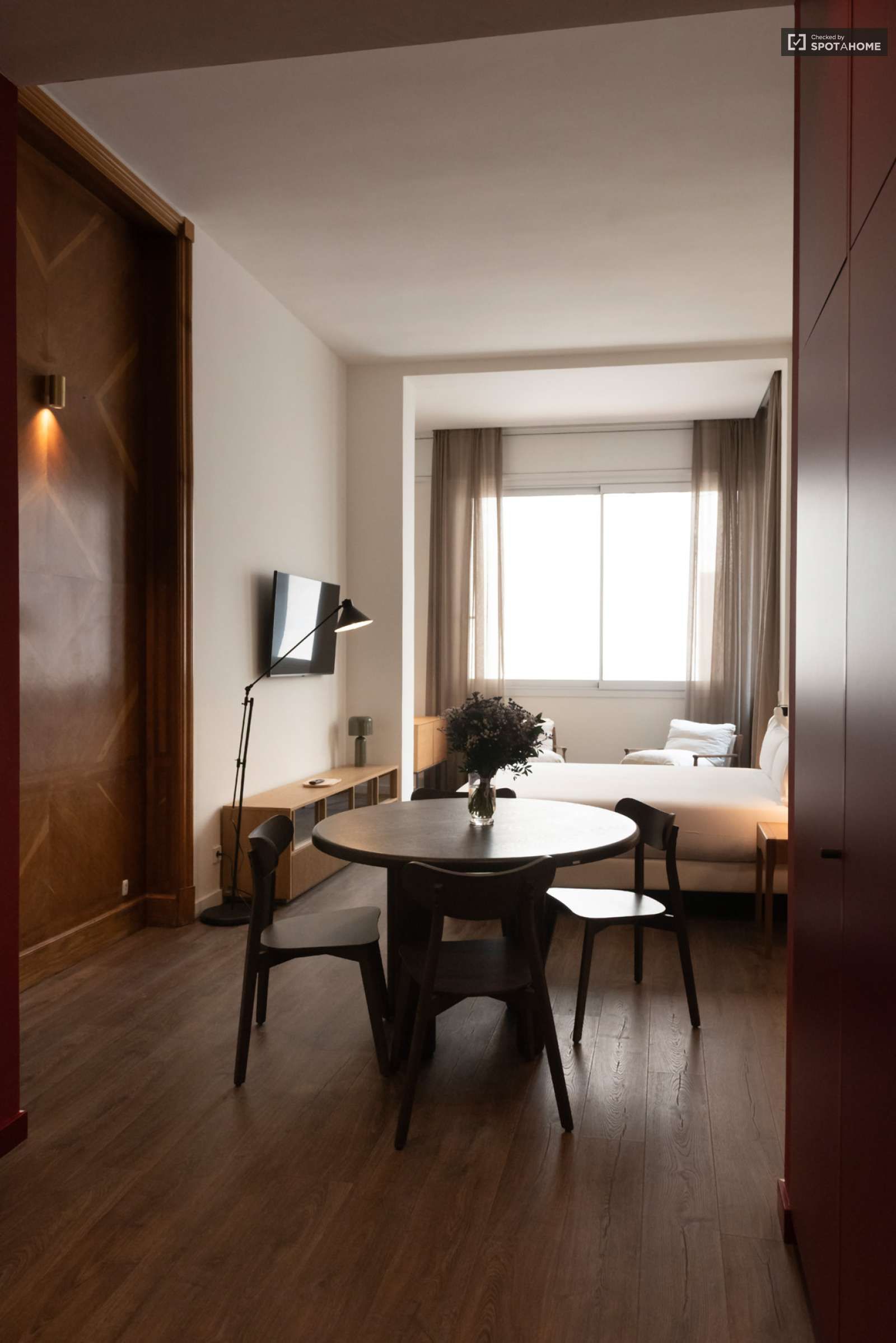 Bedroom of Study to share in  Barcelona Capital  with Air Conditioner, Heating and Terrace