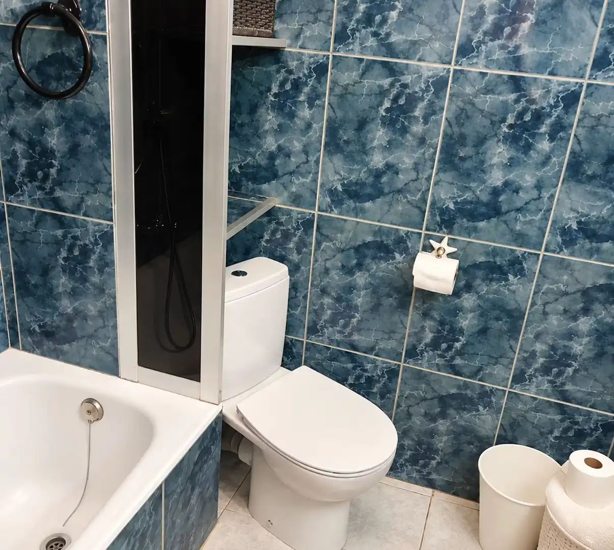 Bathroom of Flat for rent in Valencia  with Furnished, Oven and Washing machine