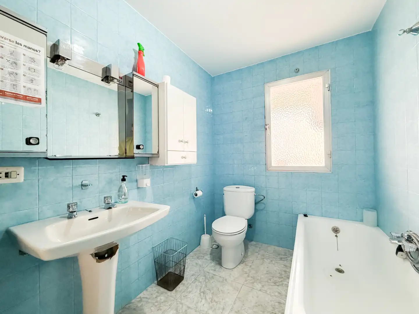 Baño de Piso en venta en Baza con Aire acondicionado, Terraza y Balcón