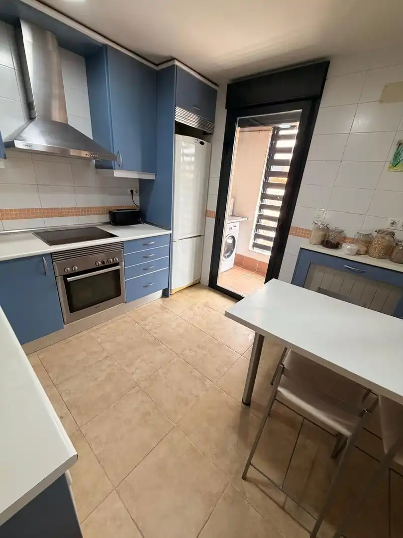 Cocina de Casa adosada en venta en Valdemoro con Aire acondicionado, Calefacción y Jardín privado