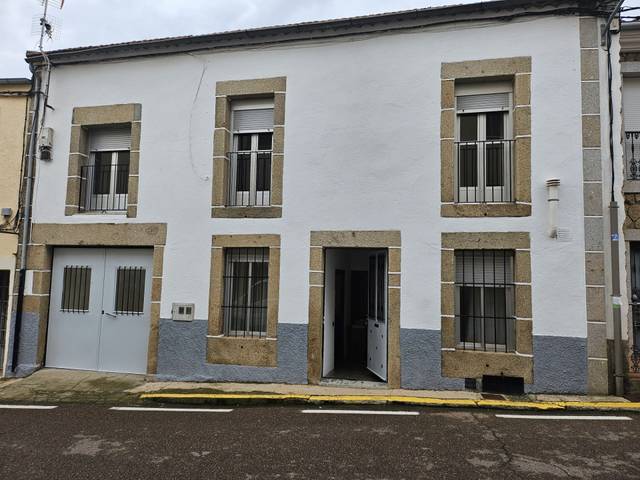 Casa adosada en Venta en Ledrada