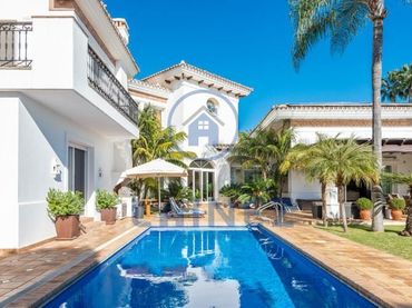 Casa con piscina en venta en Nueva Andalucía