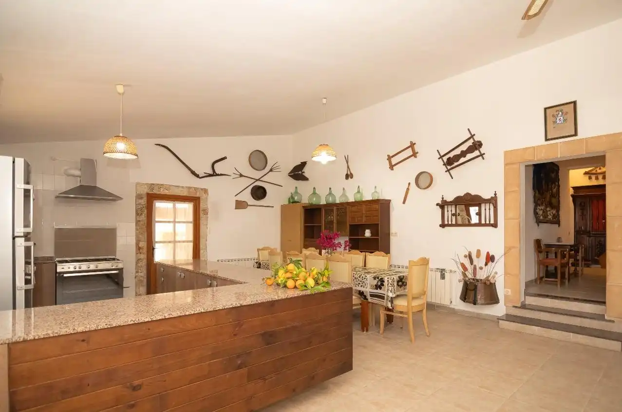 Casa rústica amb piscina en venda a Llubí, imagen 15