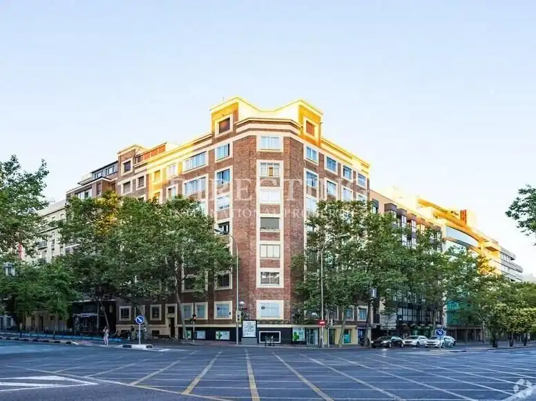 Außenansicht von Geschaftsraum zum Verkauf in Madrid mit Klimaanlage