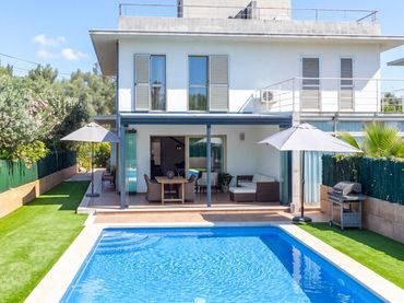 Detached house with pool for sale in Sa Pobla