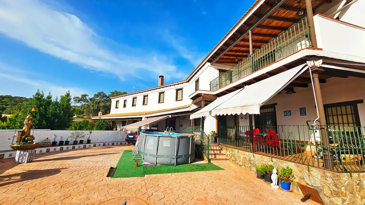 Vista exterior de Casa o chalet en venta en El Castillo de las Guardas con Aire acondicionado, Jardín privado y Terraza