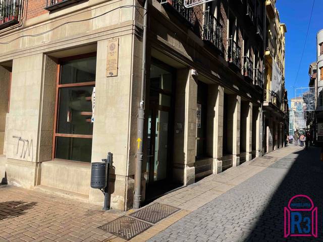 Local comercial en Venta en Rúa en Casco Antiguo