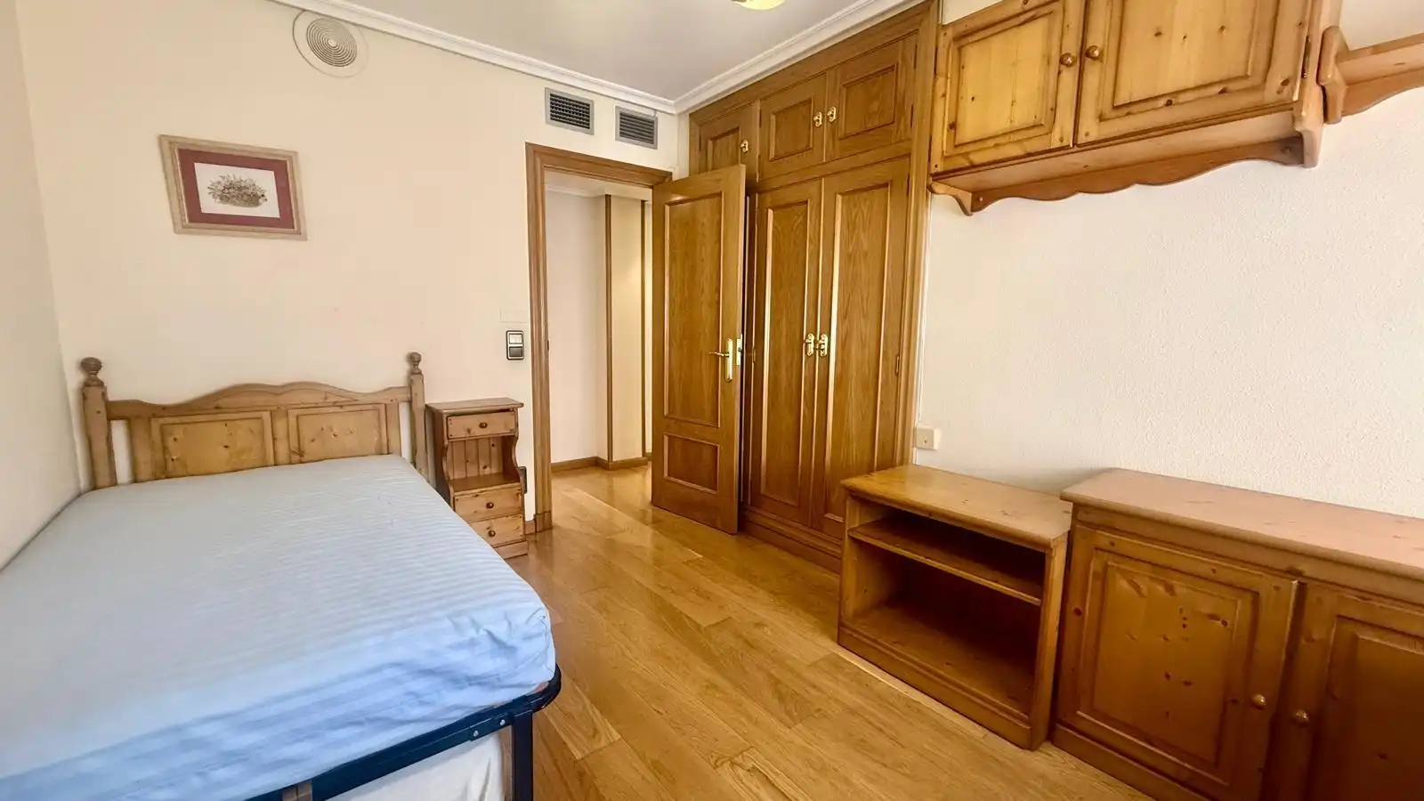 Bedroom of Flat for rent in Zaragoza  with Air Conditioner, Heating and Parquet flooring
