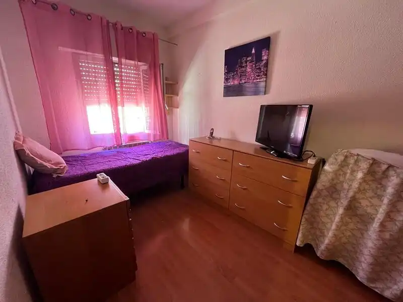 Schlafzimmer von Wohnung zur Miete in Madrid mit Klimaanlage, Terrasse und Möbliert