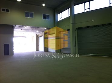 Nave industrial con ascensore in affitto a Carrer de Pau Casals 155