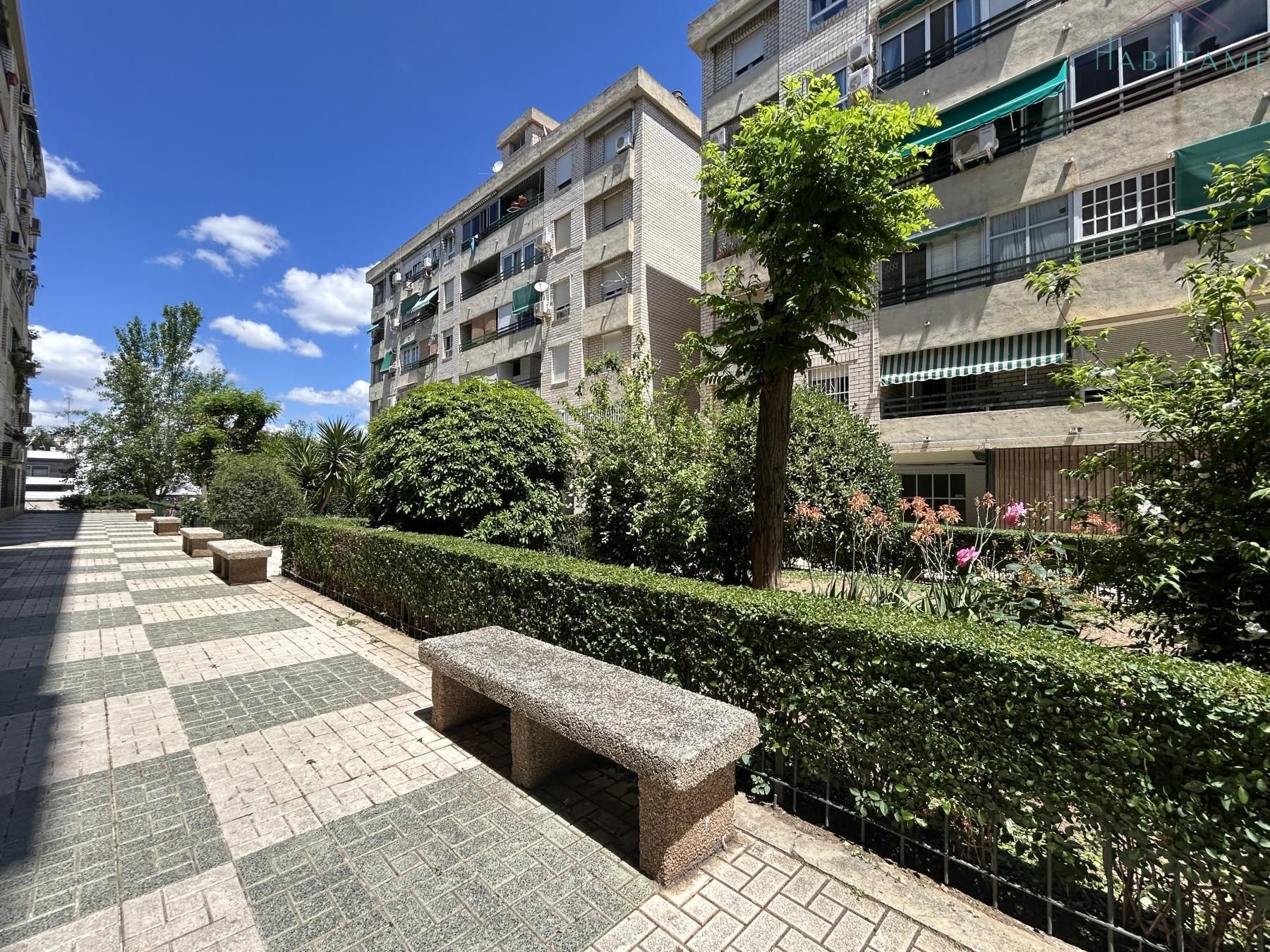 Vista exterior de Pis en venda en  Granada Capital amb Aire condicionat i Terrassa