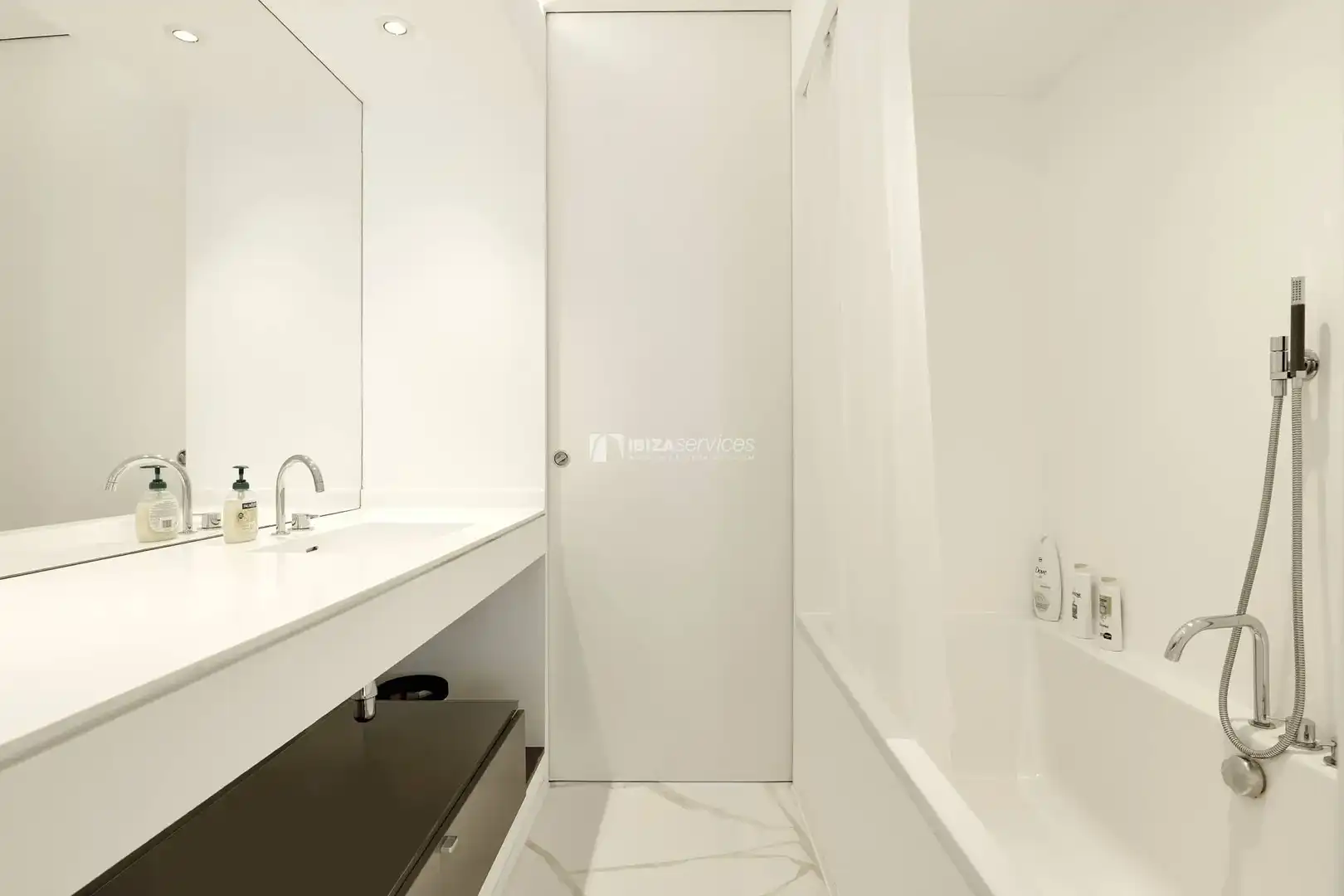 Appartamento con piscina in affitto a Marina Botafoc - Platja de Talamanca, imagen 3