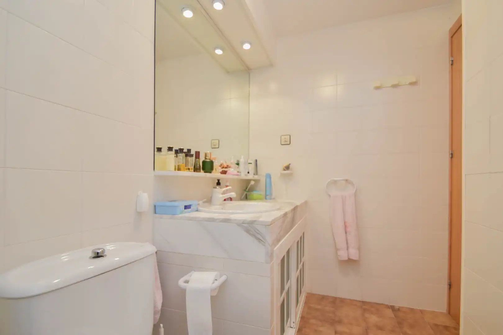 Badezimmer von Wohnungen zum Verkauf in Almuñécar mit Klimaanlage, Terrasse und Möbliert