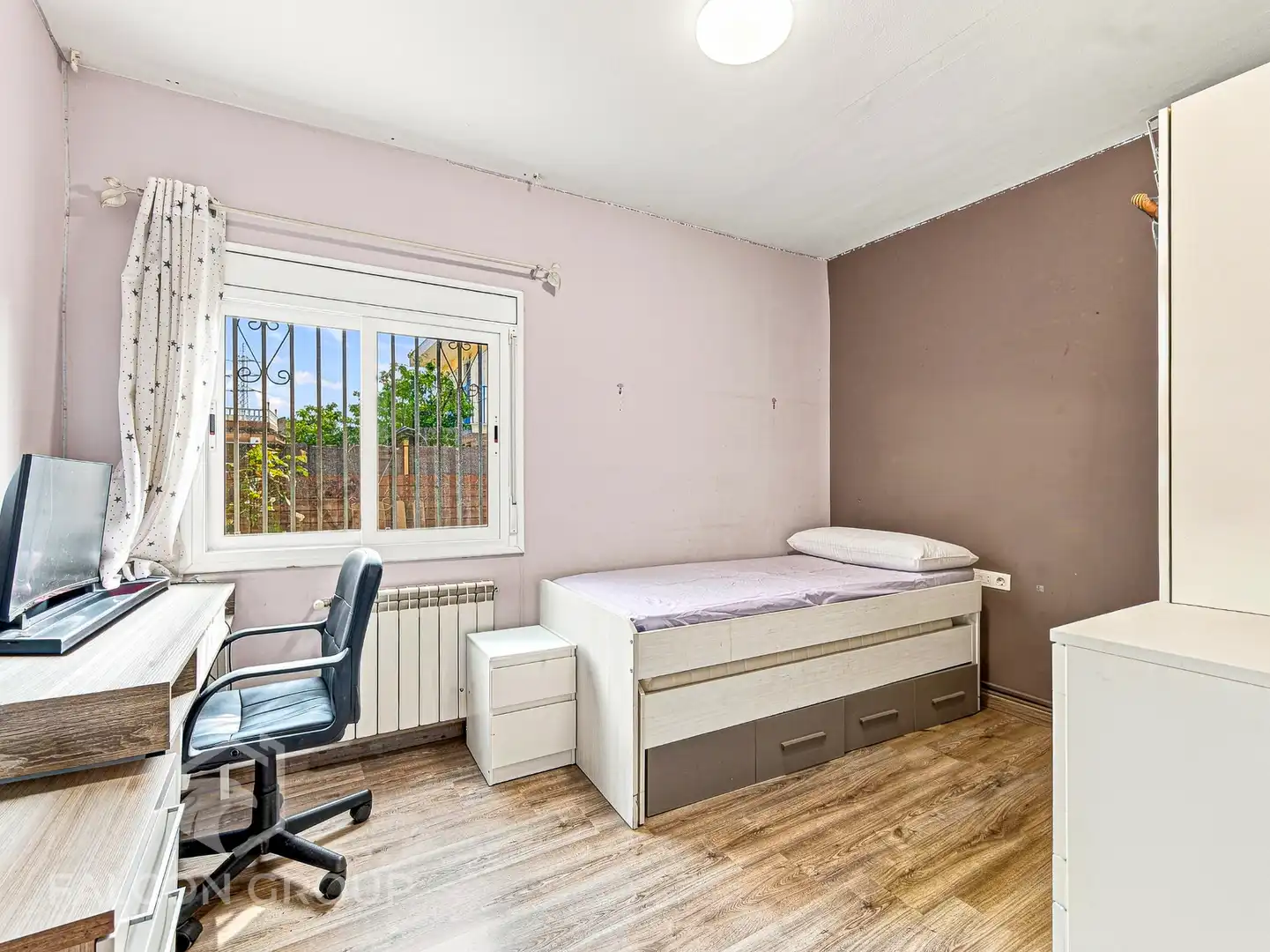 Habitación de Finca rústica en venta en Vilanova i la Geltrú con Aire acondicionado, Calefacción y Jardín privado