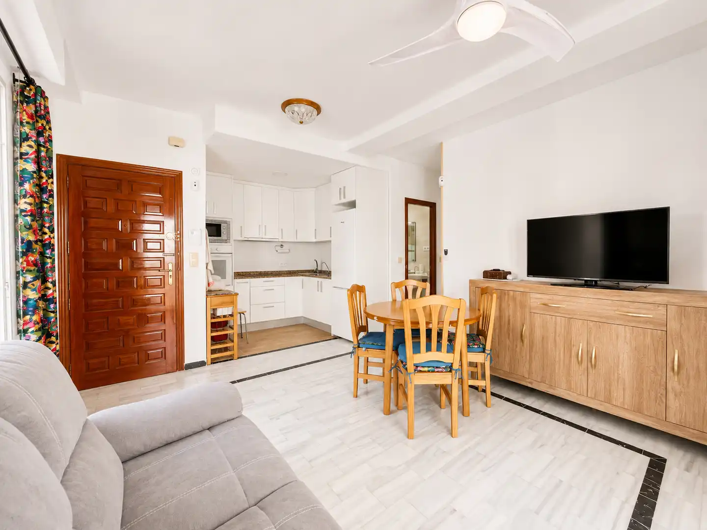 Living room of Flat for sale in Torrevieja  with Terrace, Storage room and Furnished