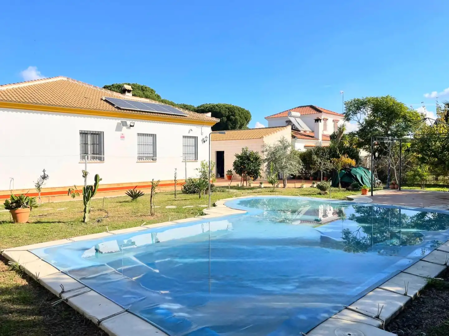 Swimming pool of Houses for sale in Hinojos  with Air Conditioner, Heating and Private garden