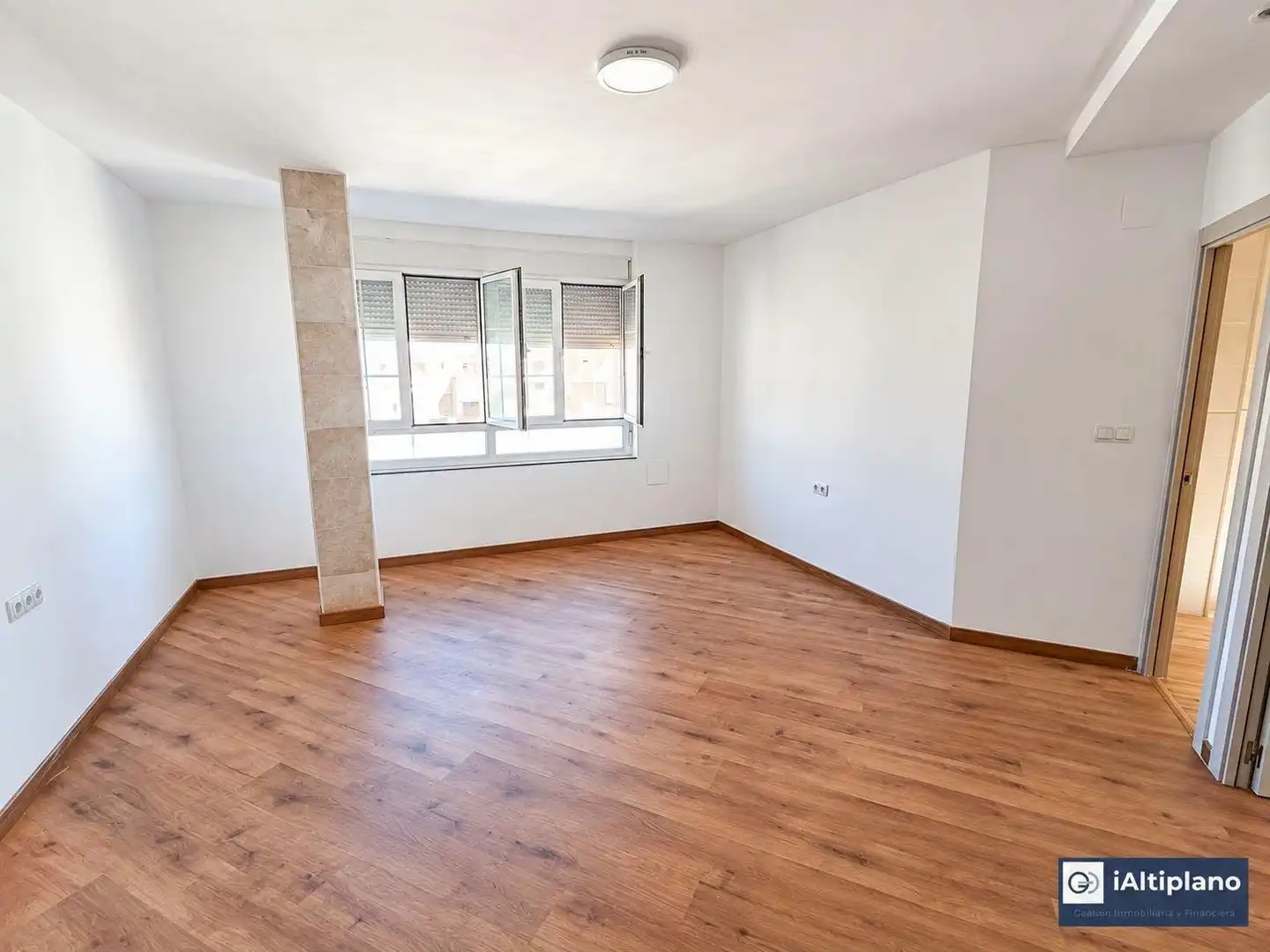 Piso con terraza en venta en Baza, imagen 2