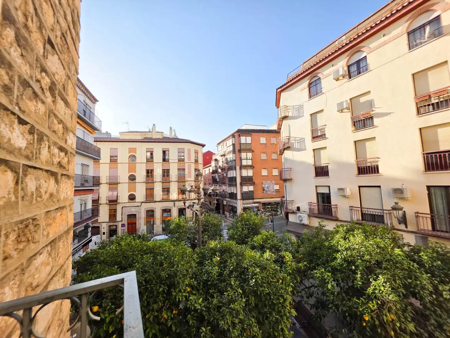 Vista exterior de Pis en venda en Jaén amb Balcó
