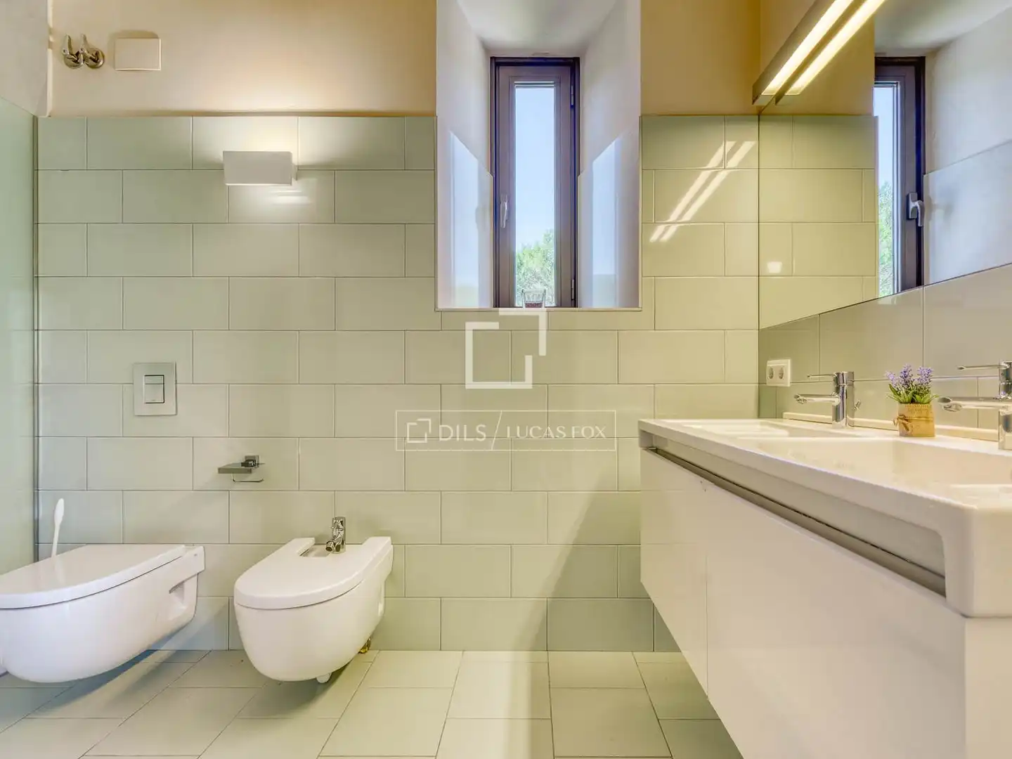 Baño de Finca rústica en venta en Boadella i les Escaules con Calefacción, Jardín privado y Terraza