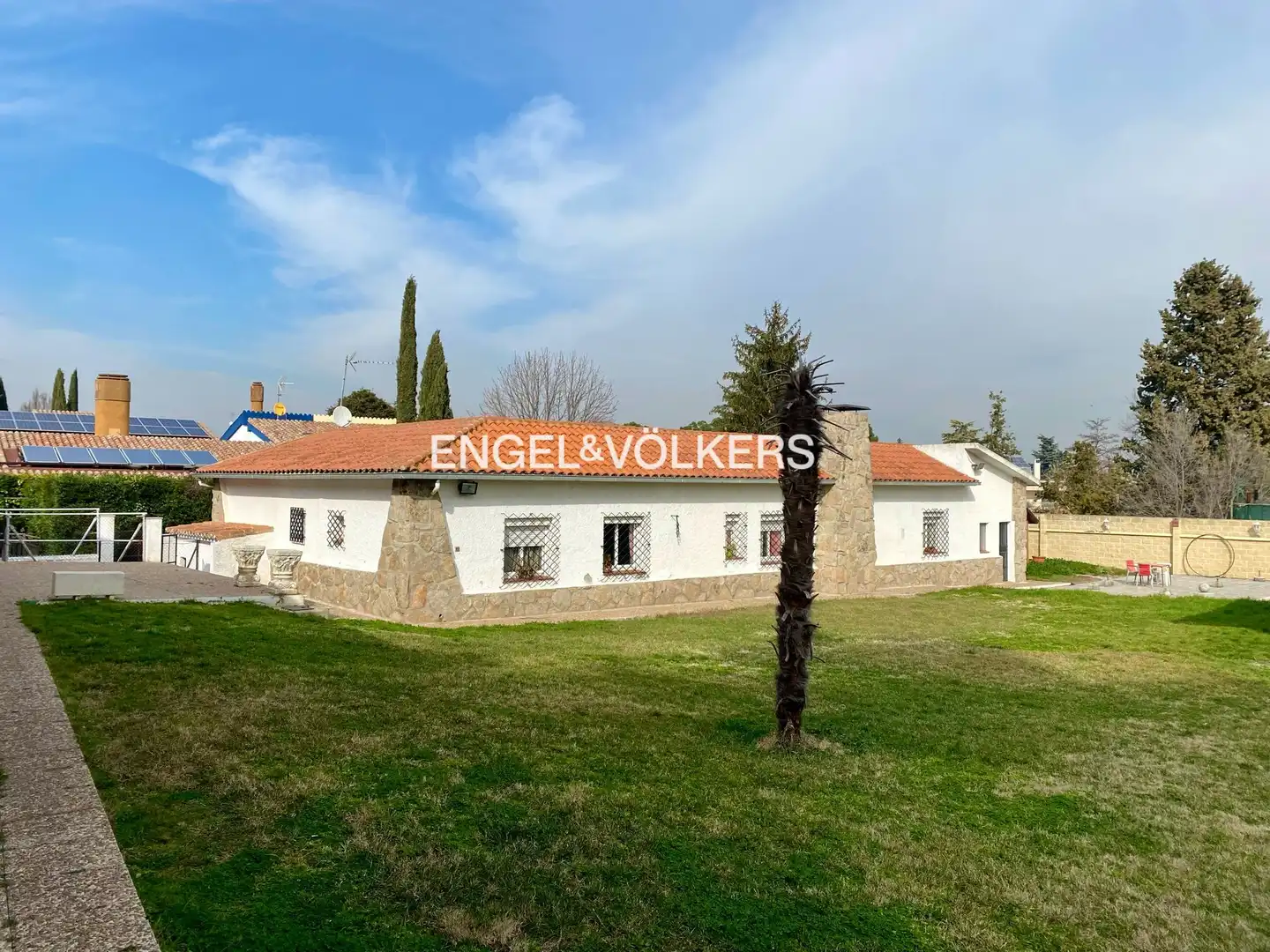 Exterior view of Houses for sale in Madrid  with Heating, Private garden and Terrace