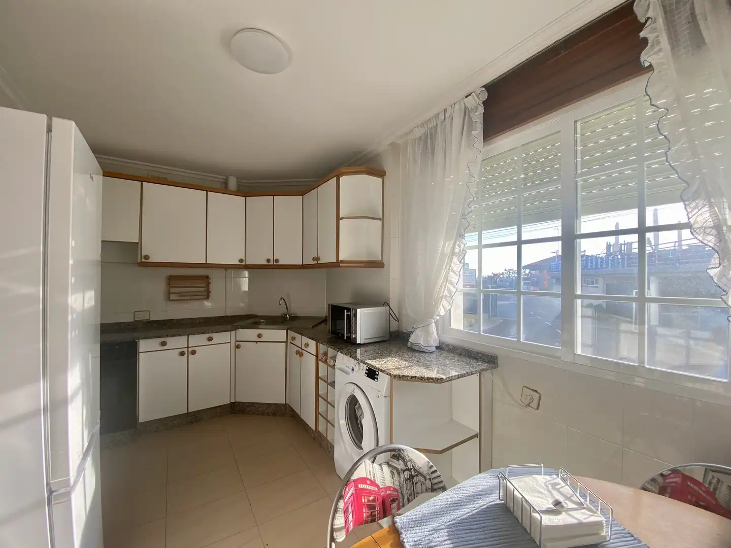 Cocina de Dúplex de alquiler en O Grove   con Amueblado, Horno y Lavadora