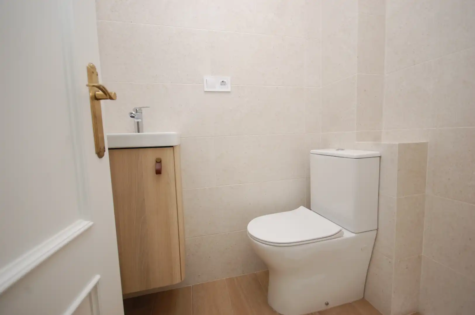Bathroom of Flat for sale in Madrid  with Heating, Parquet flooring and Furnished