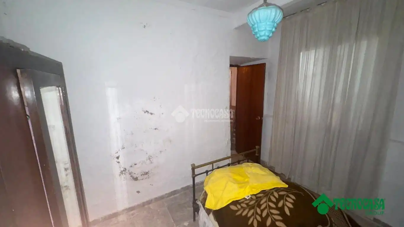 Casa adosada en venda a C. Constantino Alhambra, Villarejo de Fuentes